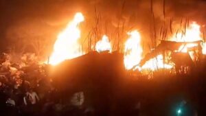 हरिद्वार के लिब्बरहेड़ी गांव में कबाड़ की गोदाम में लगी भीषण आग, मची अफरा-तफरी