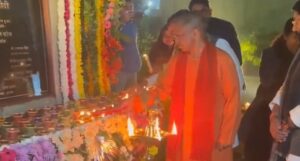 CM योगी ने अटल बिहारी वाजपेयी की जयंती पर दीप प्रज्वलित किया