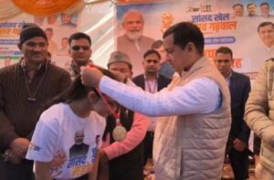 भाजपा सांसद अनिल बलुनी ने टेबल टेनिस विजेताओं को किया सम्मानित