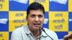 AAP नेताओं पर धार्मिक भावनाएं आहत करने का केस दर्ज