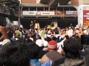 ढाका यूनिवर्सिटी में भारत विरोधी प्रदर्शन, हिंदू युवक की हत्या पर बढ़ा तनाव