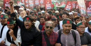 ढाका यूनिवर्सिटी में भारत विरोधी प्रदर्शन, हादी के हत्यारे को सजा की मांग