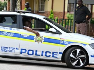 दक्षिण अफ्रीका के हॉस्टल में फायरिंग, 11 लोगों की मौत दक्षिण अफ्रीका के हॉस्टल में फायरिंग, 11 लोगों की मौत