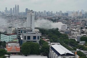 इंडोनेशिया में 7 मंजिला इमारत में लगी भीषण आग, 20 की मौत इंडोनेशिया में 7 मंजिला इमारत में लगी भीषण आग, 20 की मौत