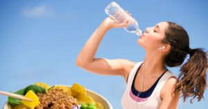 अगर आप भी भोजन करने के तुरंत बाद पीते है पानी, तो यह खबर एक बार जरूर पढ़ ले