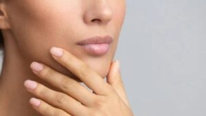 क्या आपके होंठ भी काले हैं और आप इसे गुलाबी बनाना चाहते हैं तो अपनाएं यह उपाय