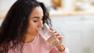 क्या आप जानते हैं सुबह खाली पेट पानी पीने के लाभ