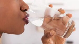 भोजन करने के तुरंत बाद मे पानी पीते है तो यह खबर जरुर पढ़े नहीं तो पछताना पड़ेगा